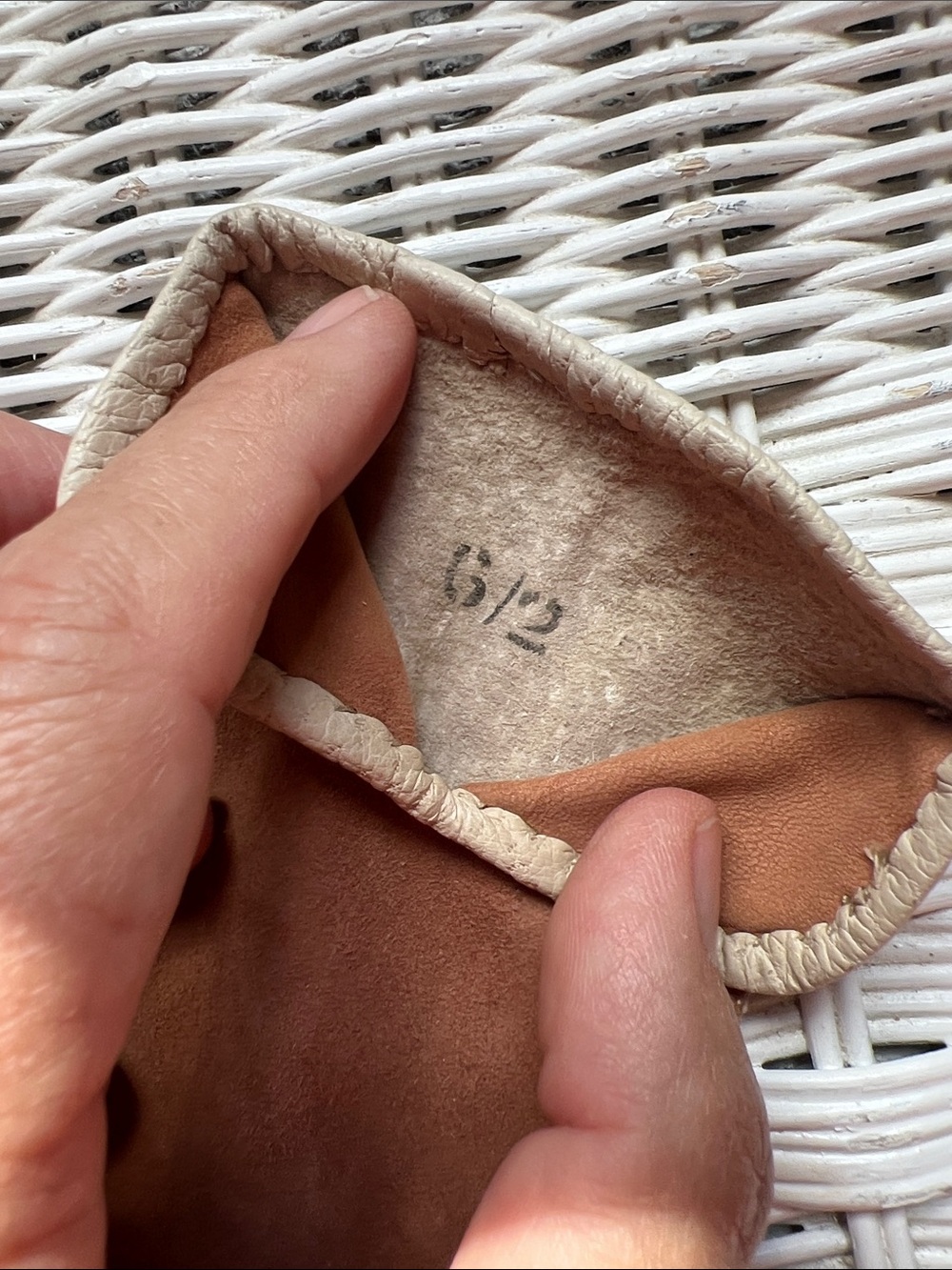 Vintage Suede Leather Gloves - Picture 12 of 12